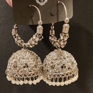 Silver earrings (jhomki) with white pearls